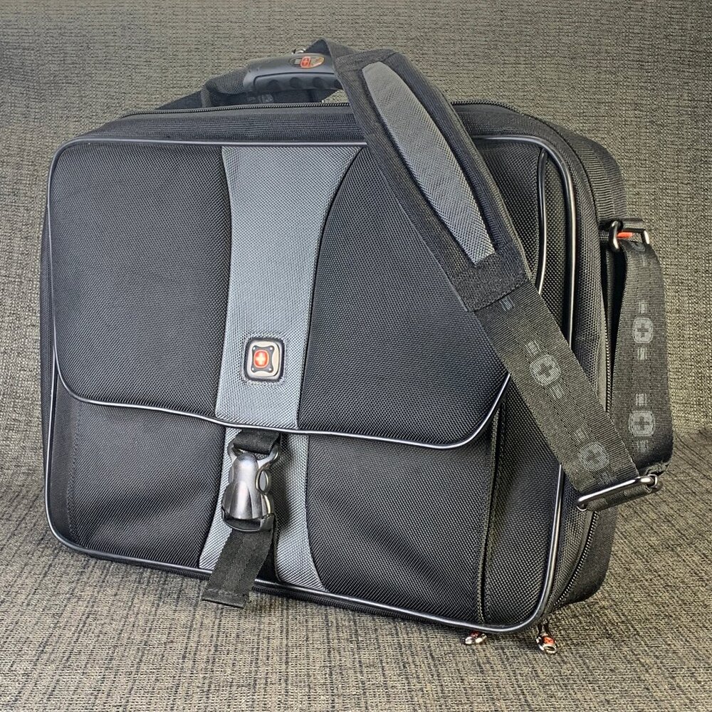SwissGear 17” Laptop Case - shoulder wenger computer carry-on travel tote bag
